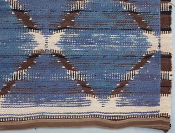 CARPET. "Snedrutan, blå". Knotted pile in relief. 240,5 x 174 cm.