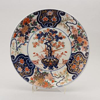 A Japanese porcelain charger, late 19th Century.