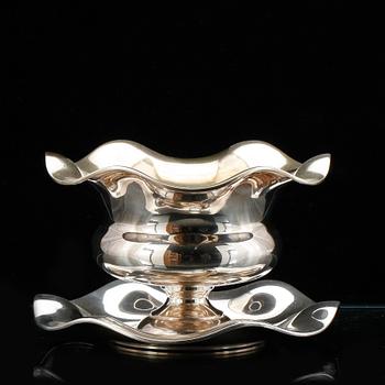 SÅSSKÅL MED FAT, silver, GAB, Stockholm 1924. Vikt ca 530 gram.