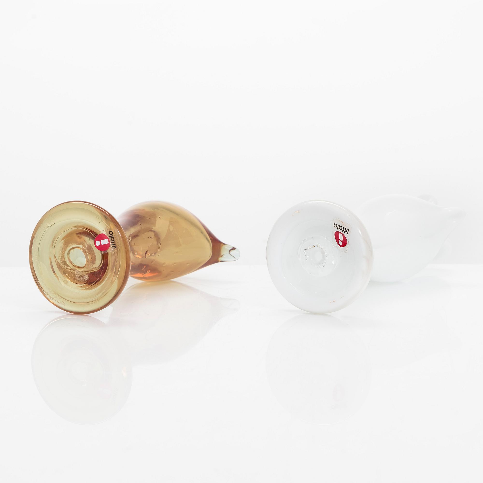 Oiva Toikka, a pair of glass birds. Signed O. Toikka Nuutajärvi.