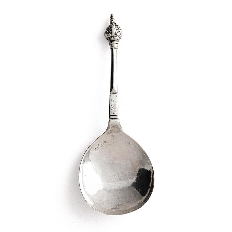 A Scandinavian 17th/18th century silver spoon.