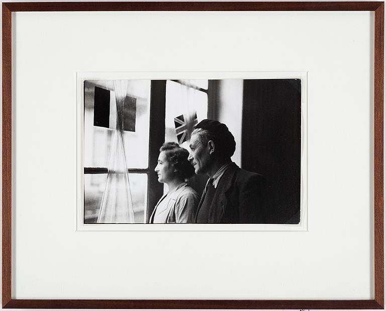 HENRI CARTIER-BRESSON, gelatin silver print stamped by the photographer and with Europapress AB copyright stamp verso.