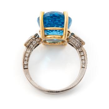 Ring, Mandelstam, 18K gold and white gold with blue topaz and brilliant-cut diamonds.
