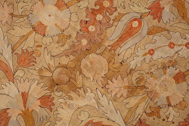 Broderi, sannolikt antik Uzbekistan suzani, ca 226,5-230,5 x 180-182 cm.