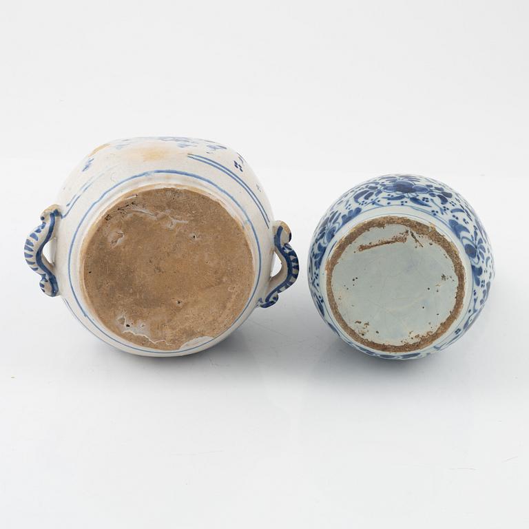 Bottle and jug, fajance, Holland/Germany, 1700's.