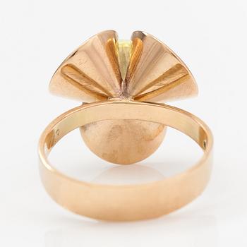 Elis Kauppi, A 14K gold rig with a synthetic spinel. Kupittaan kulta, Turku 1972.