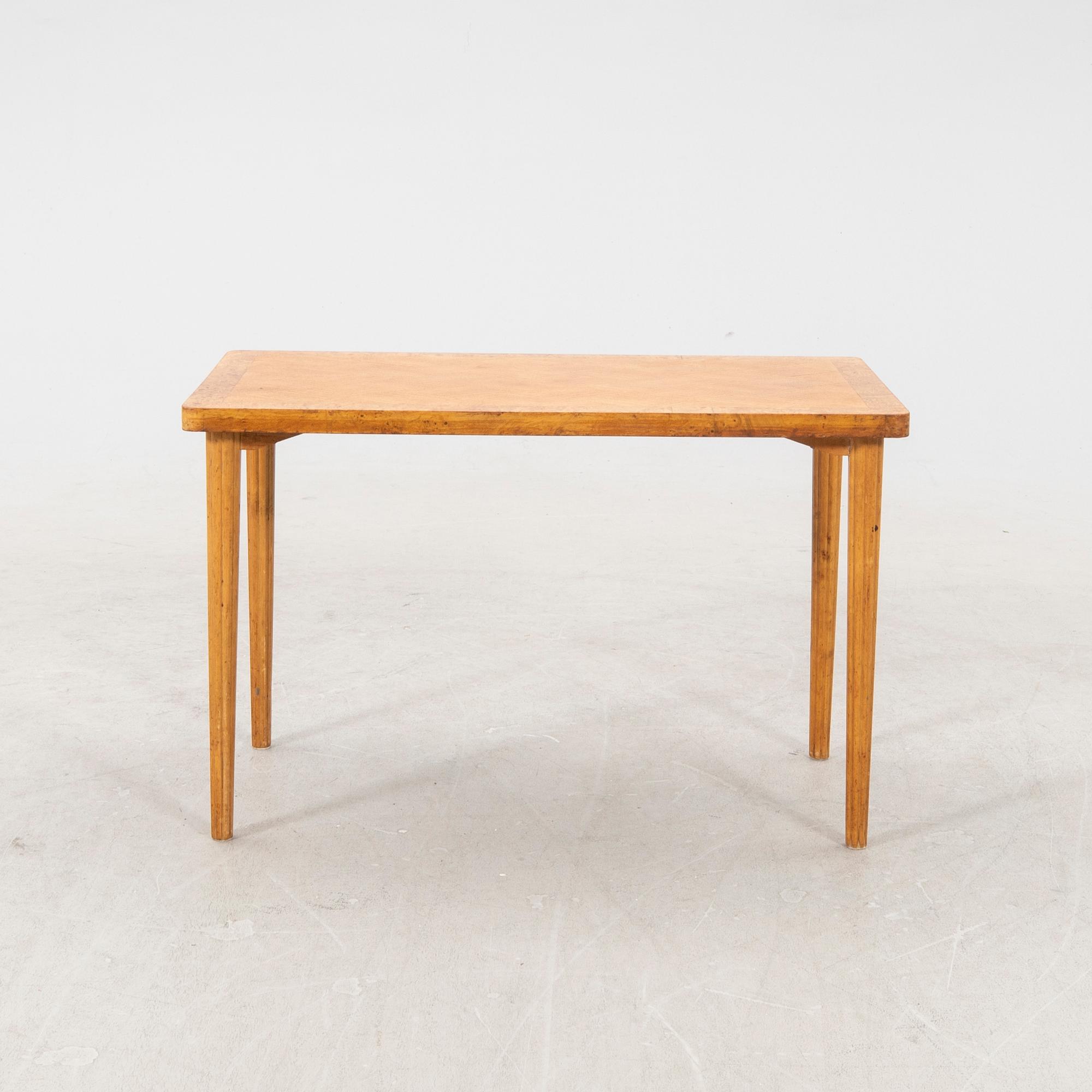 A 1940s birch side table. - Bukowskis