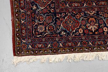 A carpet, semi-antique Kashan, a so-called Dabri, ca 394,5 x 310 cm.