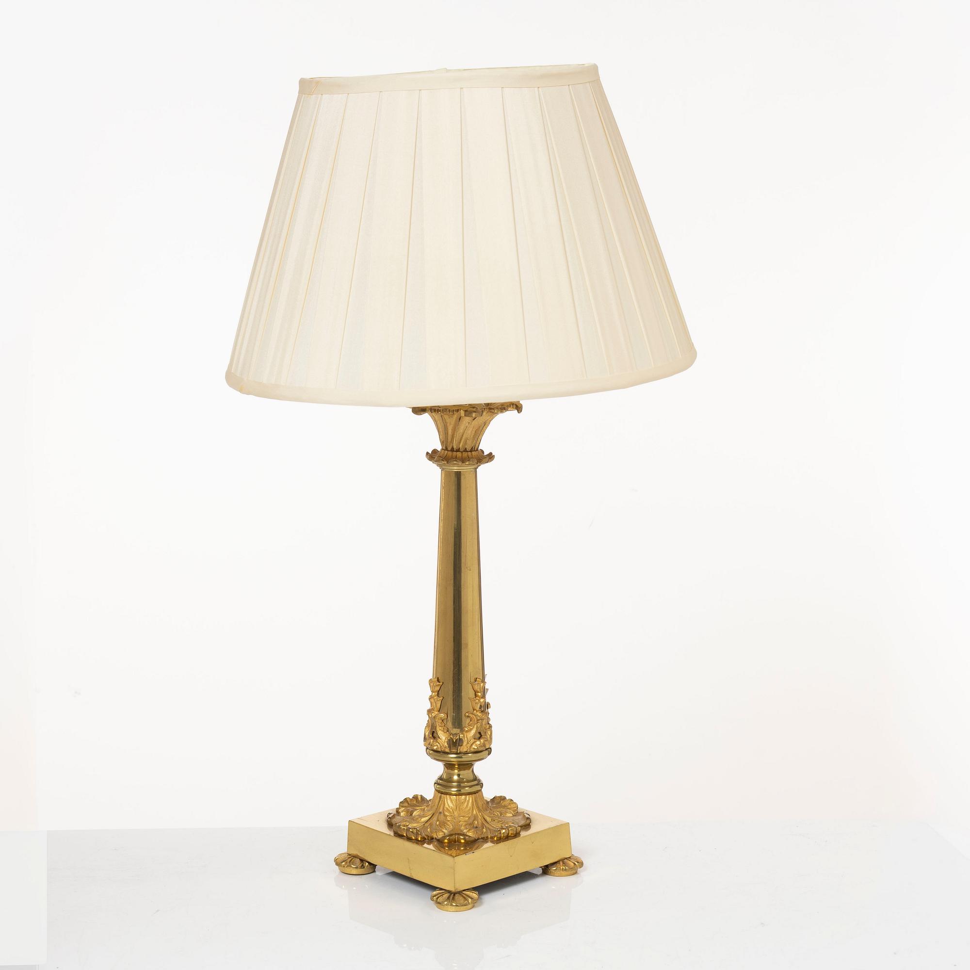 Table lamp.