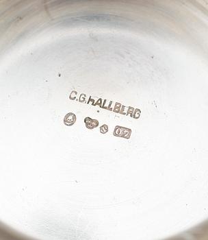 BÄGARE, silver, CG Hallberg, Stockholm 1916. Vikt ca 159 g.