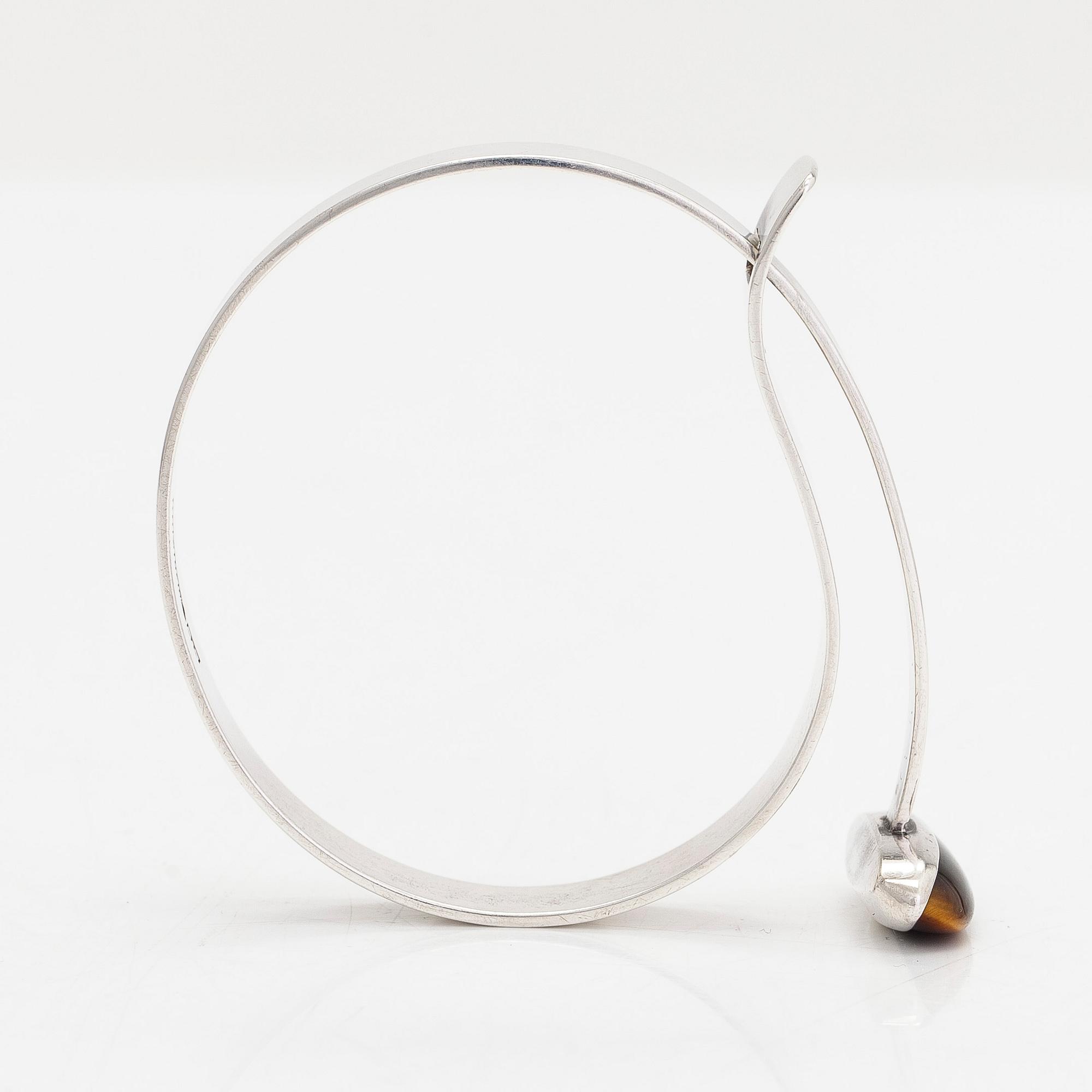 Elis Kauppi, Armband, silver och tigeröga. Kupittaan kulta, Åbo 1961.