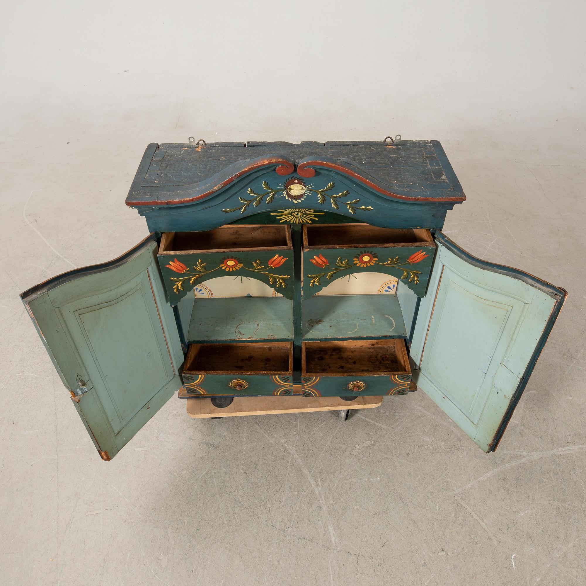 Hanging cabinet 19th century.