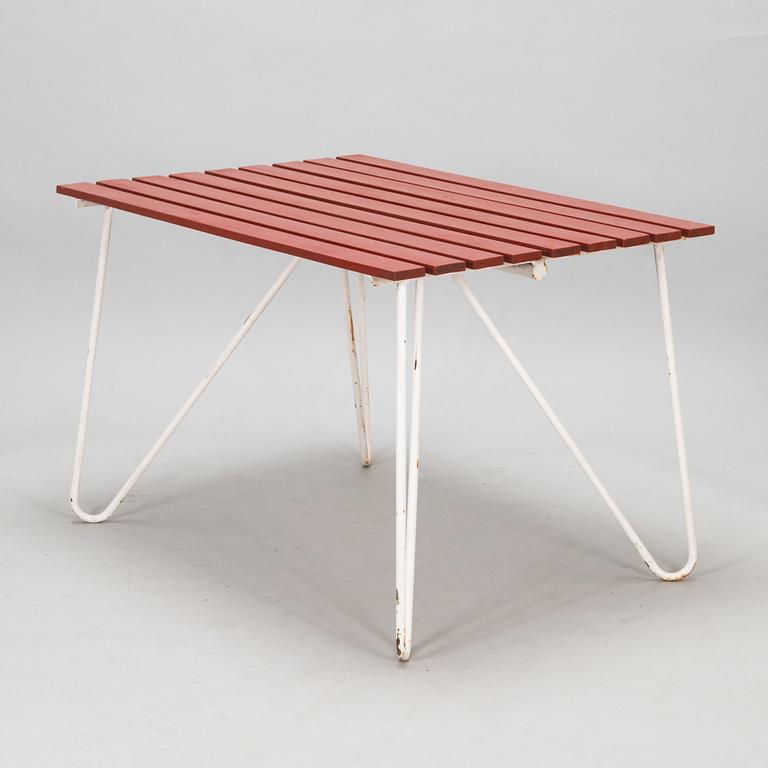 A 1950s garden table for Aug. Louhen Rautasänkytehdas ja Valimo Oy.