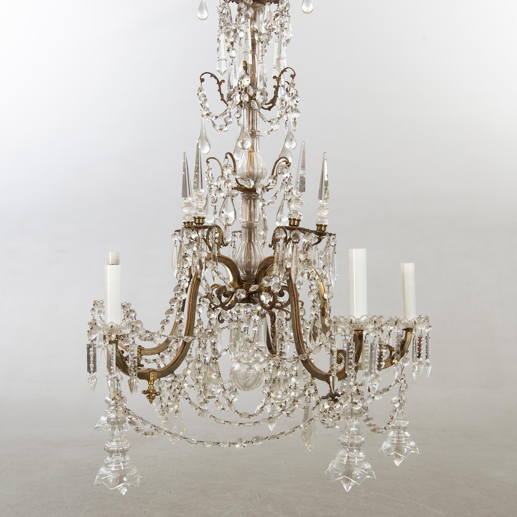 A chandelier around 1900.