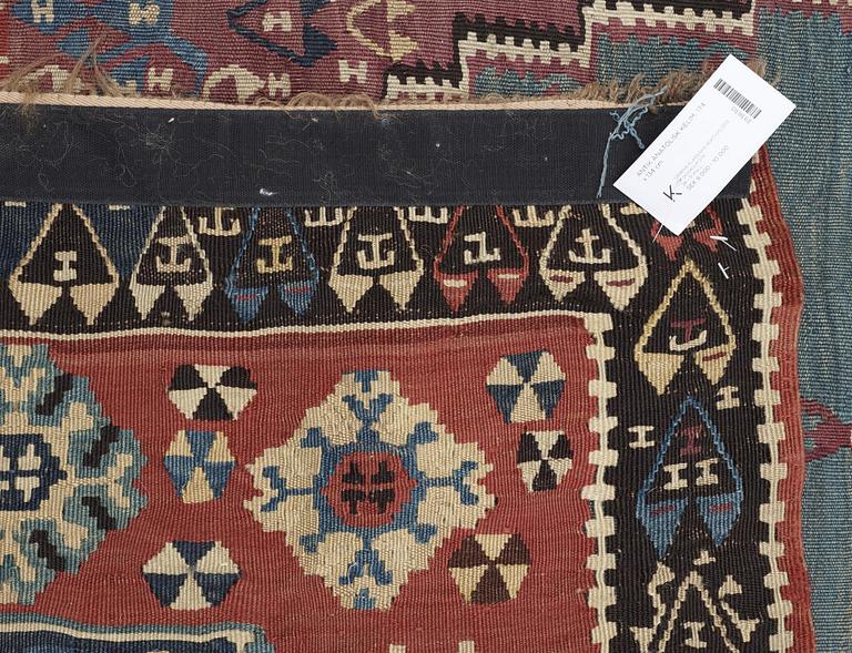 ANTIQUE ANATOLIAN KILIM. 174 x 134 cm.