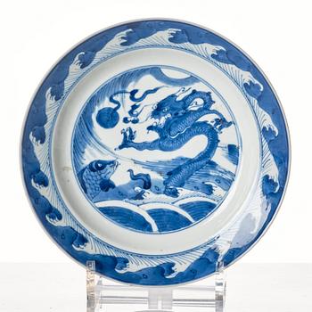 A set of four blue and white dinner plates, Qing dynasty, Kangxi (1662-1722).
