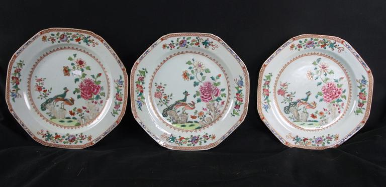 TALLRIKAR, 3 st, porslin, Kina Qianlong 1700-tal.