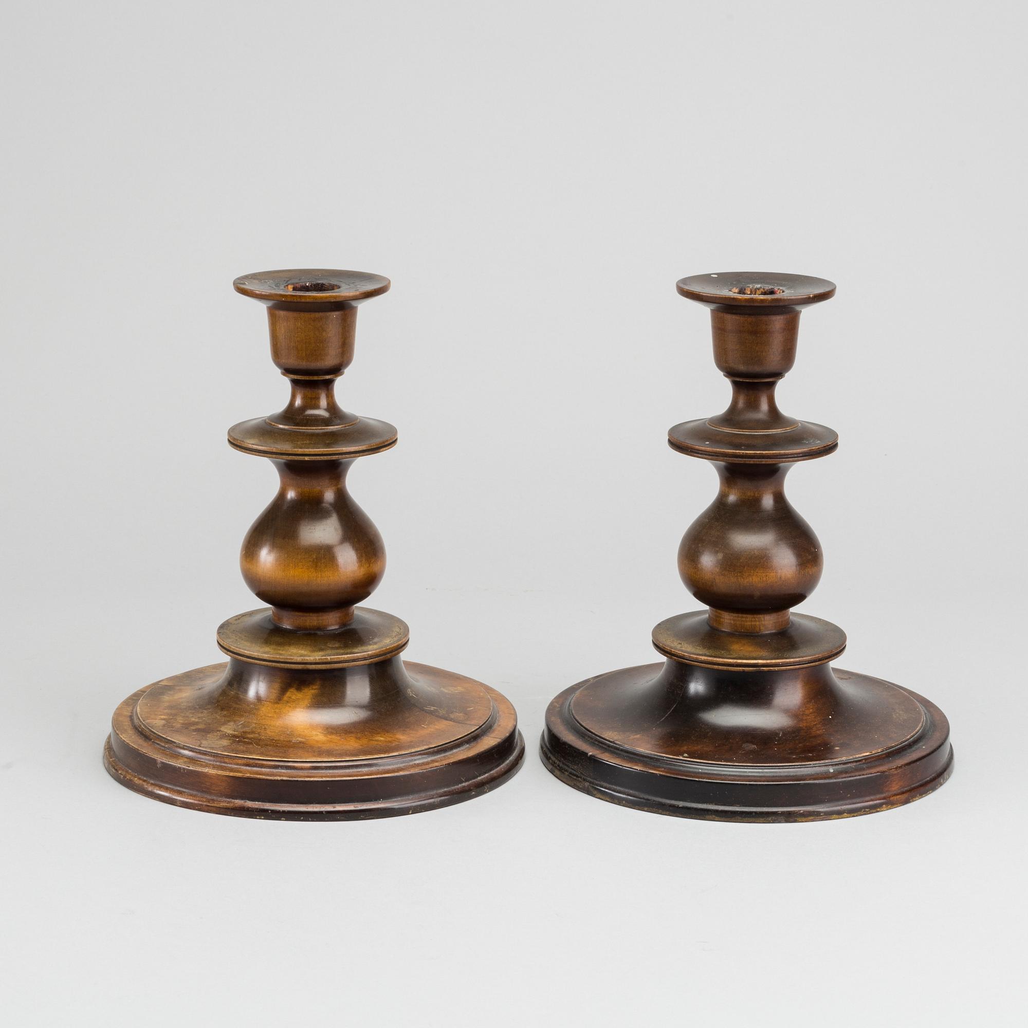 CARL MALMSTEN, LJUSSTAKAR, ett par, "Lijleholmens ljusstake Nr 2". 1900-talets första hälft.