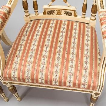 Soffa, bord samt ett par karmstolar, sengustaviansk stil, 1900-talets början.