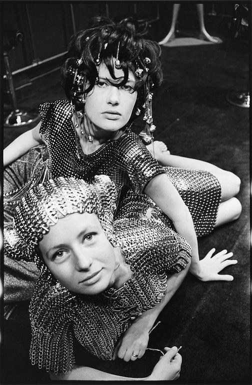 Carl Johan De Geer, "Marie-Louise och Gunilla, Paco Rabanne, 1967".