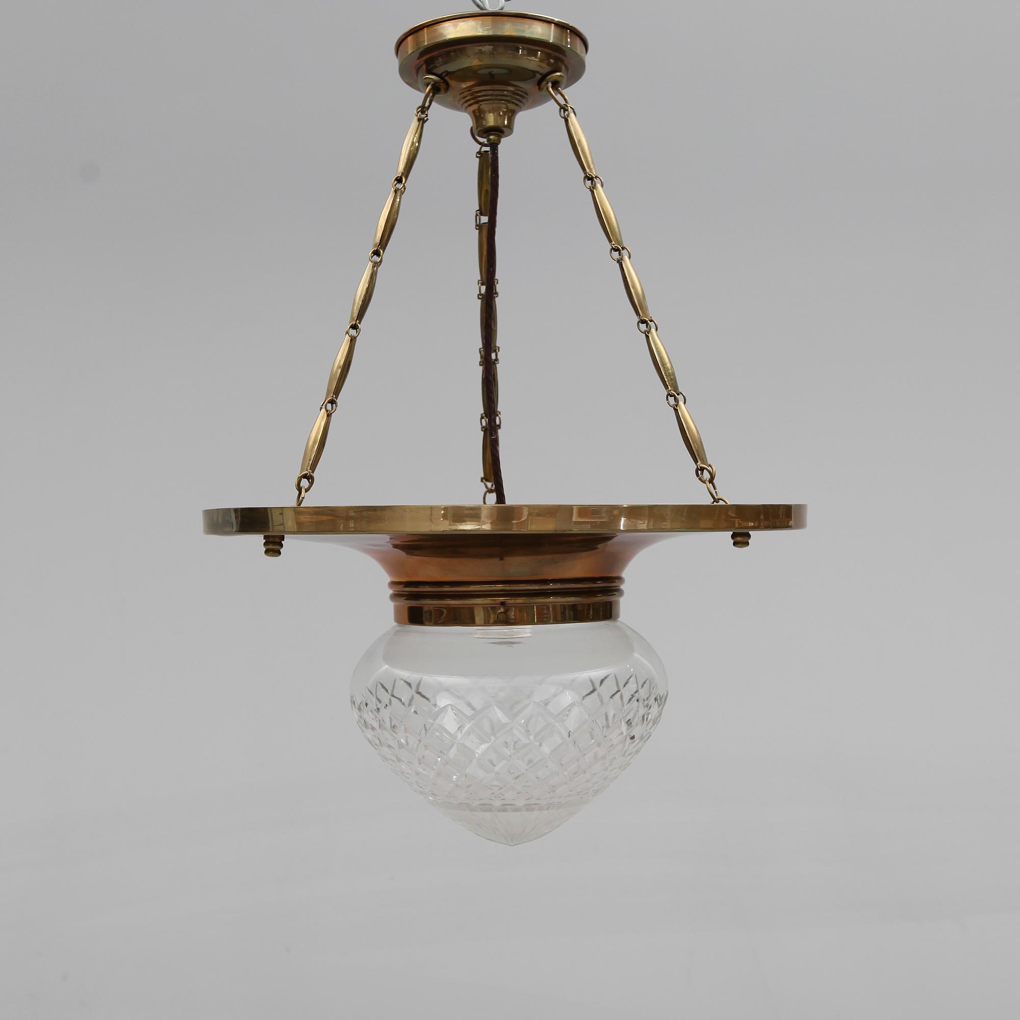 TAKLAMPA, 1900-talets första hälft. Diameter 42 cm.