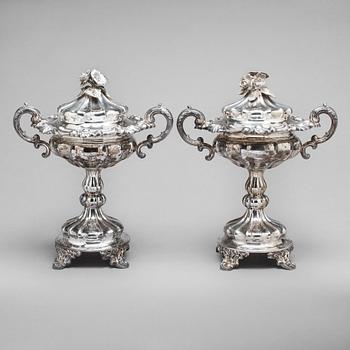 A pair of Swedish 19th centrum silver sugar-bowls, mark of Gustaf Möllenborg, Stockholm 1854.