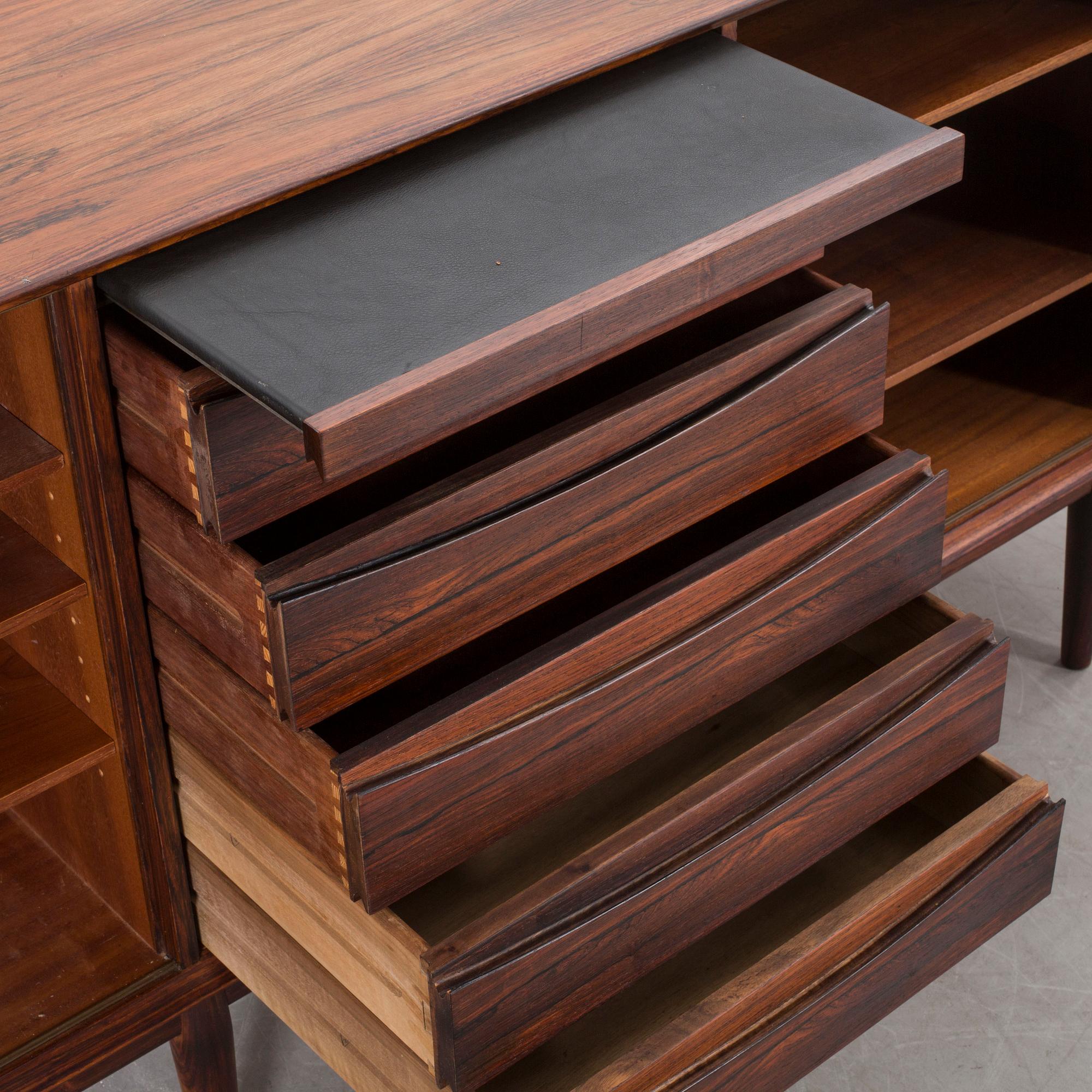 ARNE VODDER, sideboard, Sibast, Danmark. 1960-tal. CITES-intyg.