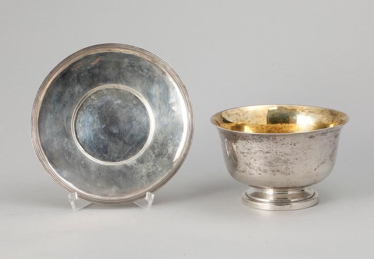 SÅSSKÅL MED FAT, silver, Adolf Zethelius resp Joachim Flodin, Stockholm 1820. Totalvikt 420 gram.