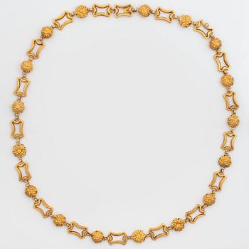 1100. An 18K gold necklace.