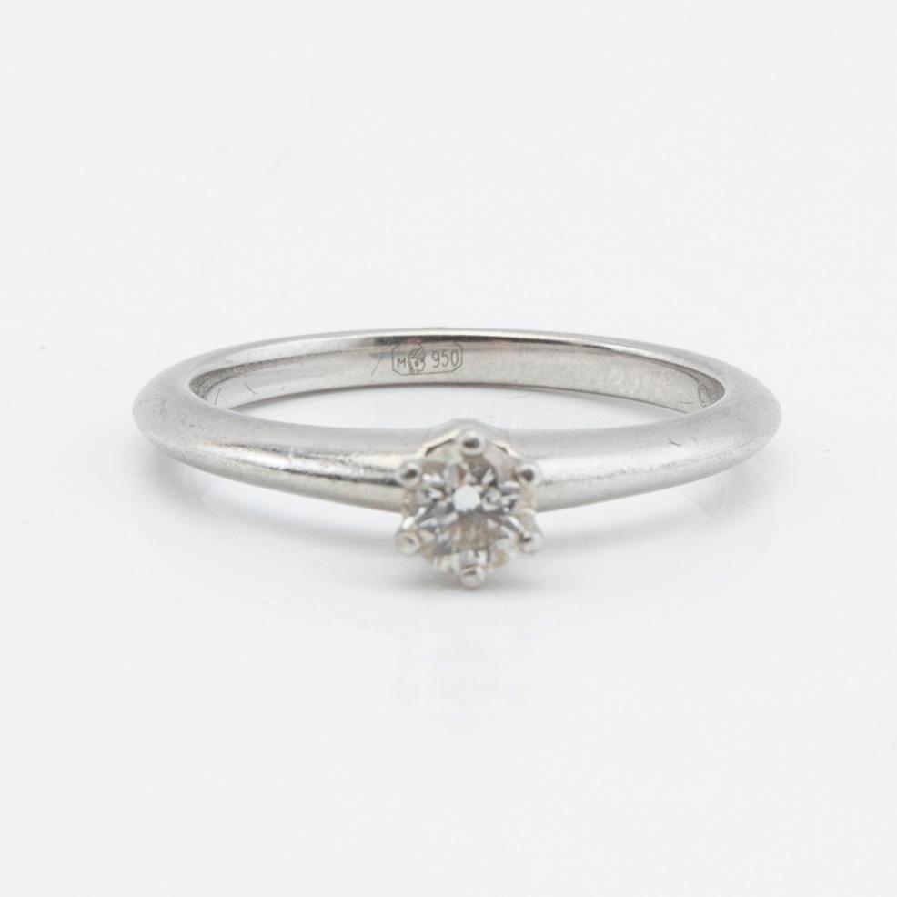 Tiffany & Co, ring, platina med briljantslipad diamant.