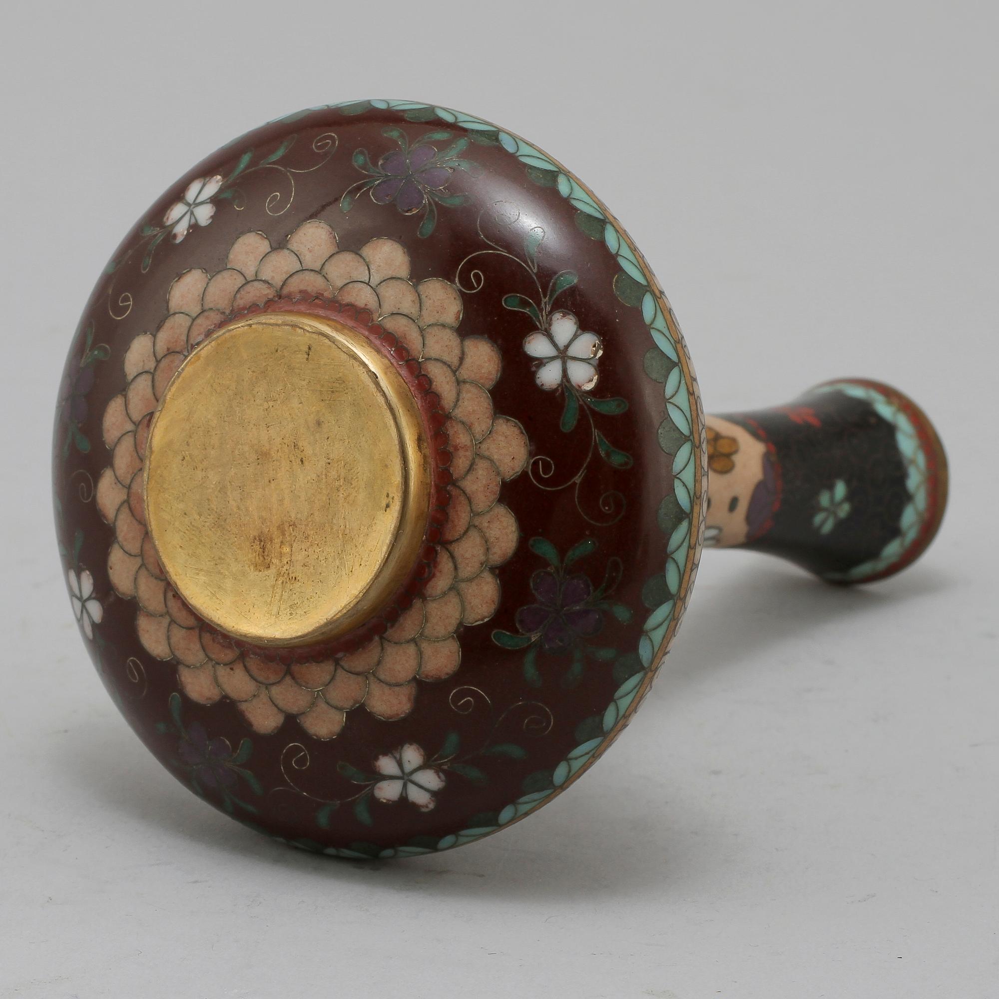 VAS, cloissonne, omkring sekelskiftet 1800/1900.