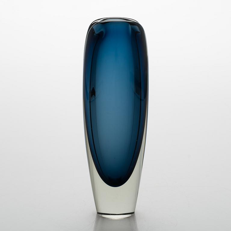 An 'Usva' glass vase by Kaj Franck, signed K. Franck Nuutajärvi Notsjö -62.