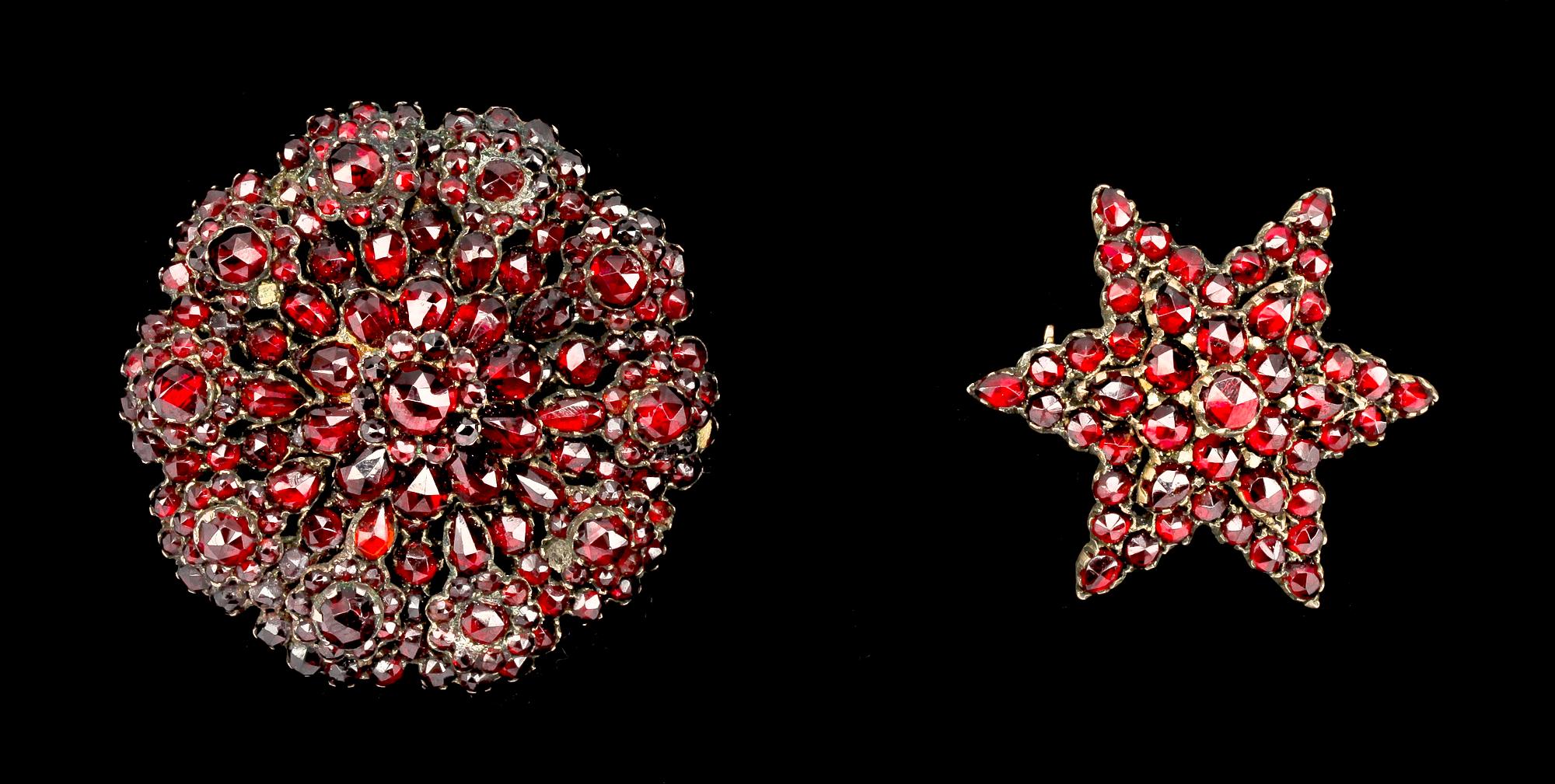 SMYCKEN, 5 st, granater och markasiter, 1800-1900-tal.