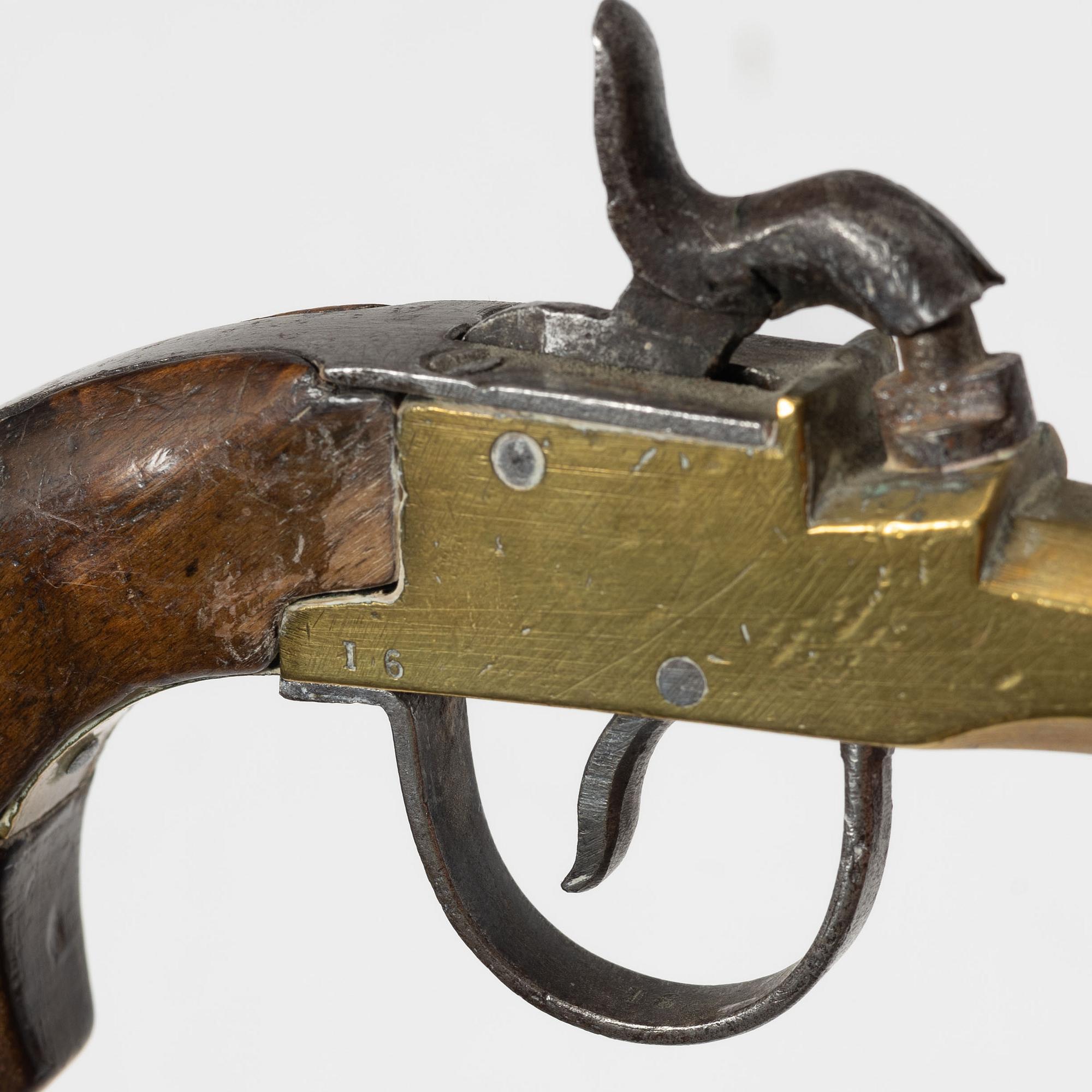 Two percussion pistols, 19th century.