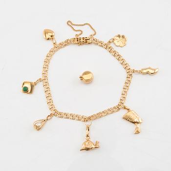 Bracelet Bismarck link 18K gold with charms.