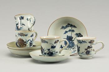 KAFFEKOPPAR MED FAT, 4 st, porslin. Kina, Qianlong (1736-95).