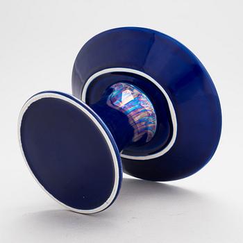 Birger Kaipiainen, A footed ceramic plate. Signed Birger Kaipiainen, Arabia Finland.