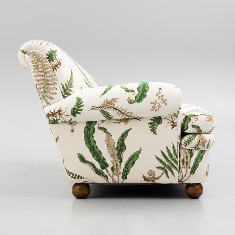 Josef Frank, a model 703 sofa, Firma Svenskt Tenn.