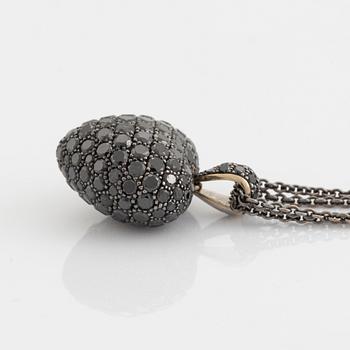TOWE jewels hjärta 18K vitguld med svarta diamanter.