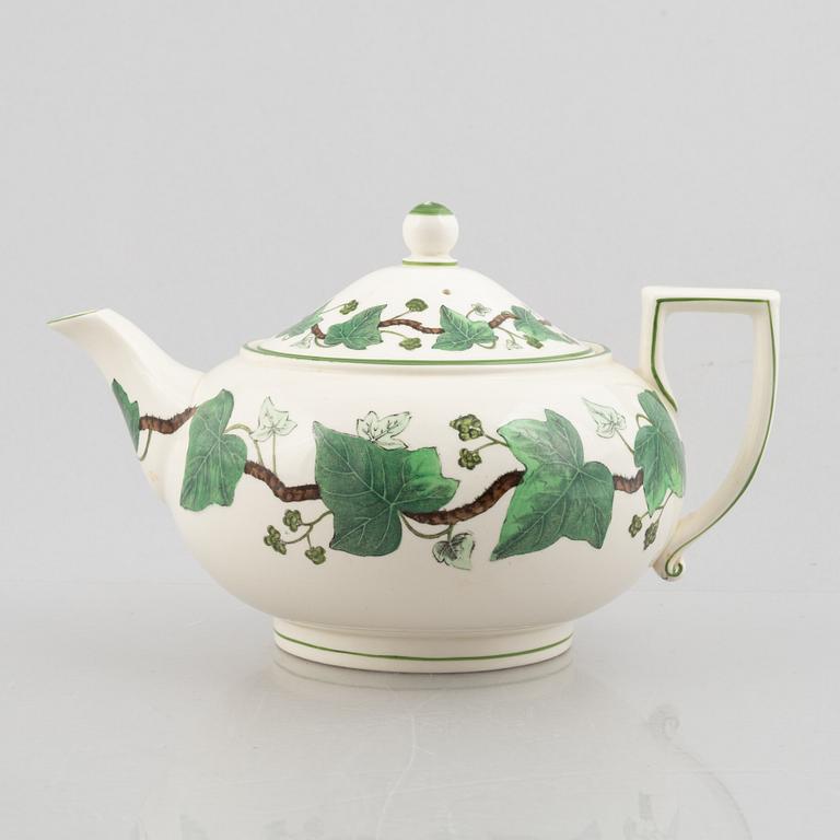 A "Napoleon Ivy" tea service, Wedgwood, England (26 pieces).