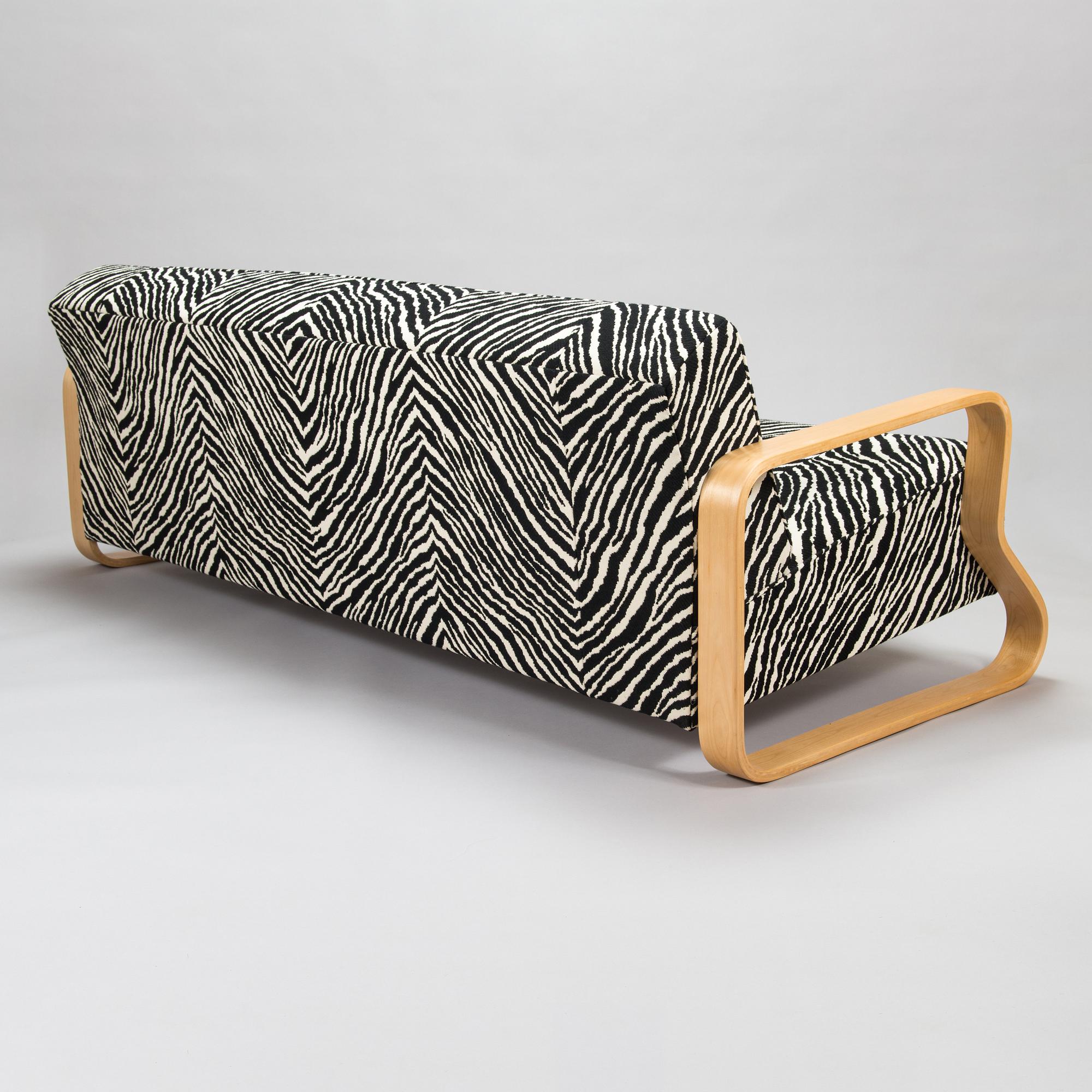 Alvar Aalto, a late 20th century '544' sofa for Artek.