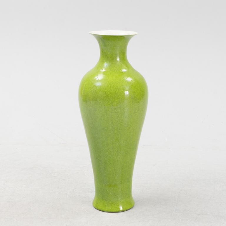 An applegreen Chinese floor urn, modern manufactory.