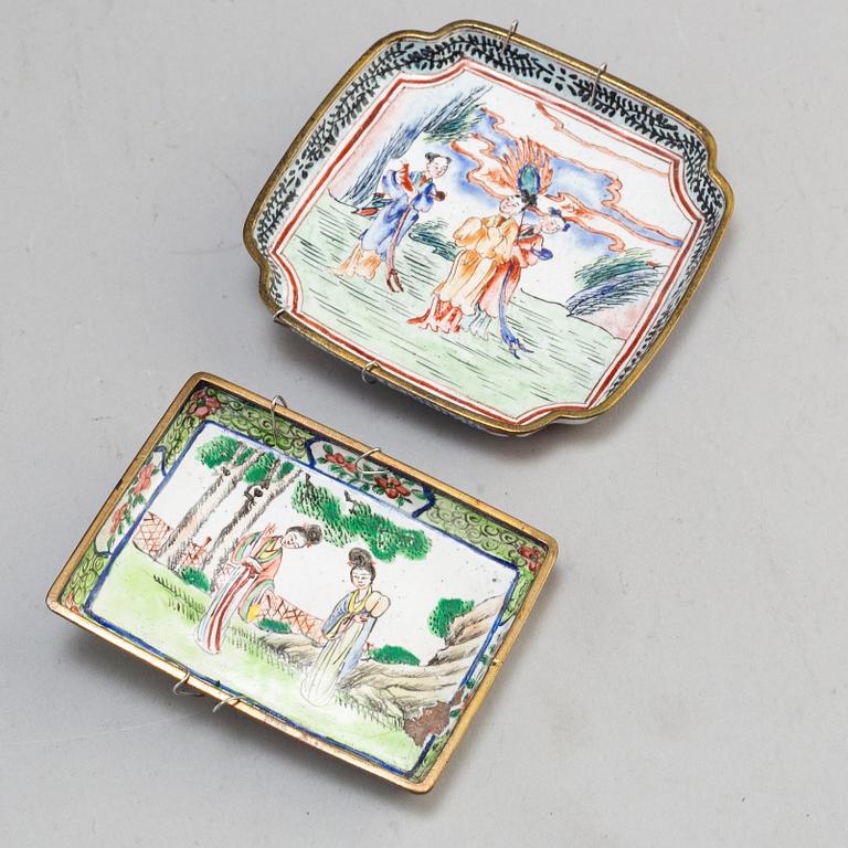 A famille rose armorial bowl, two enamel on copper dishes and an european box with cover, 18th/19th century.