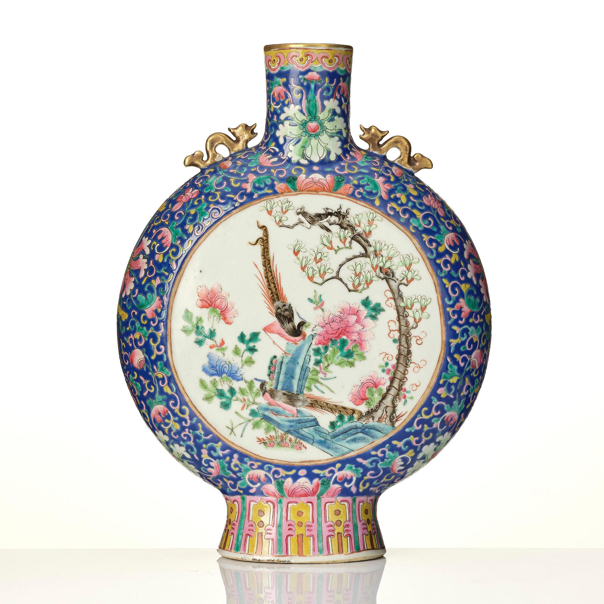 Vas, porslin. Qingdynastin, 1800-tal.