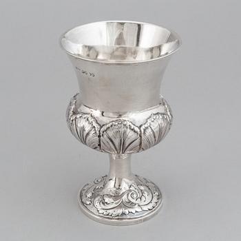 An English 19th century silver cup, unidentified makers mark, London 1835.