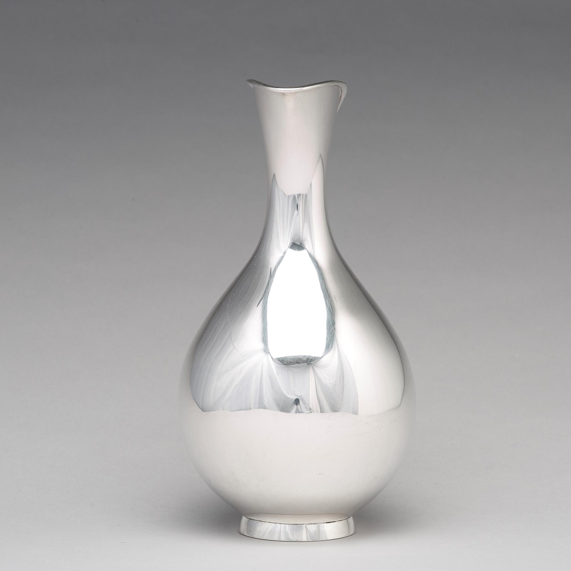 Kay Fisker, kanna, Firma Anton Michelsen, Köpenhamn 1965, sterling silver.