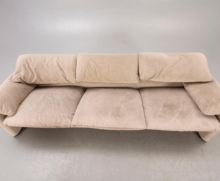 Vico Magistretti, sofa "Maralunga" for Cassina later part of the 20th century.