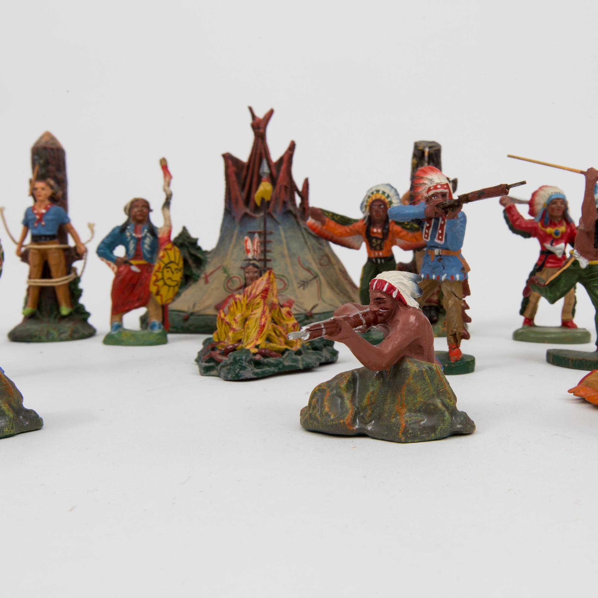 A lot of 35 Elastolin and Leyla figures, Germany, 1930/40s.