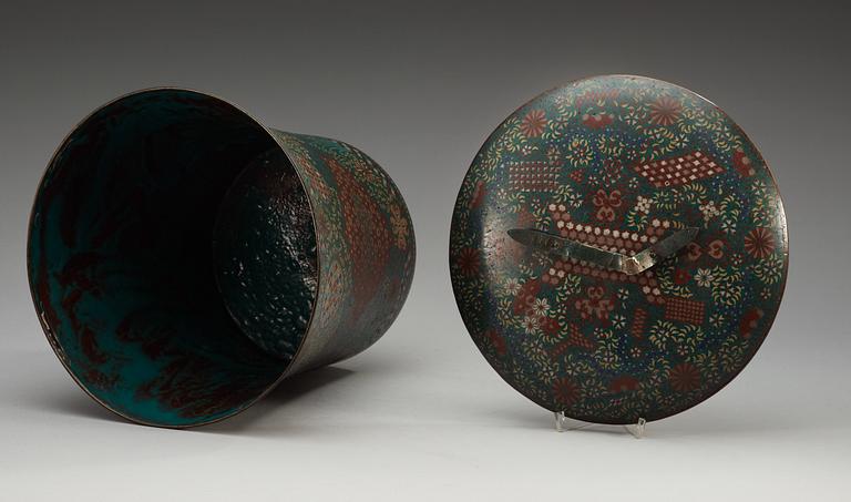 KÄRL med LOCK, cloisonné. Japan, Meiji (1868-1912).