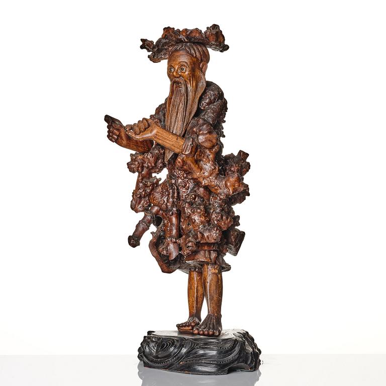 A Chinese root sculpture, late Qing dynasty.